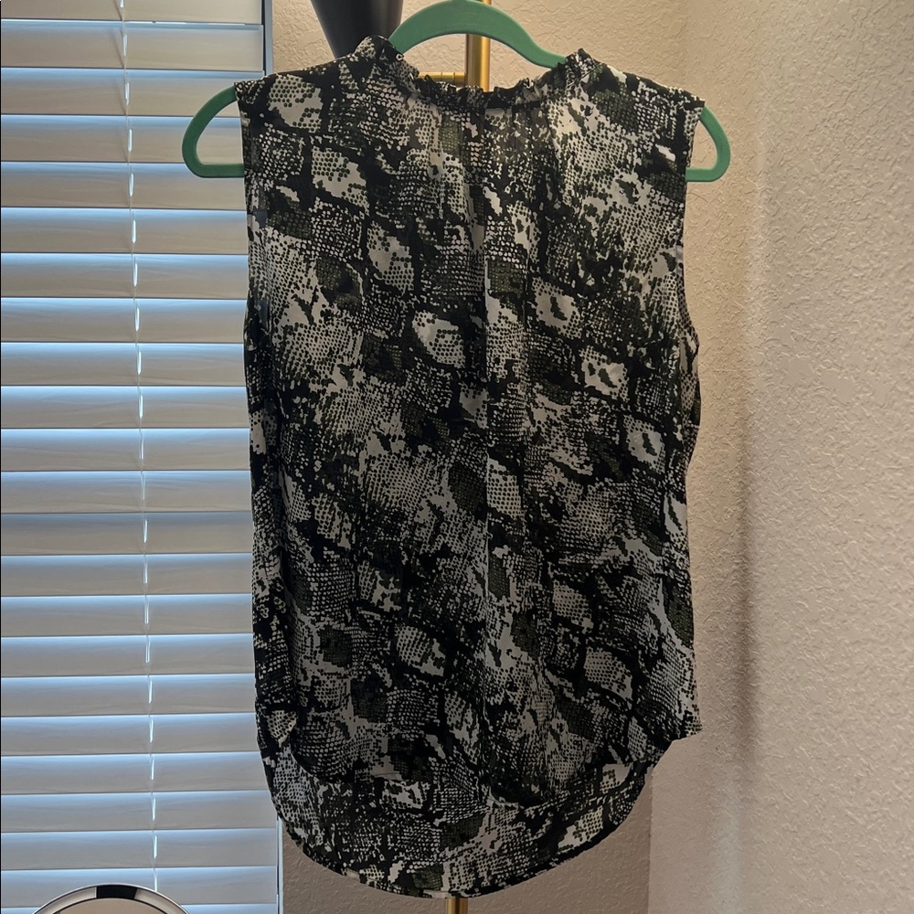 NINE WEST - Snake Print Sleeveless Blouse